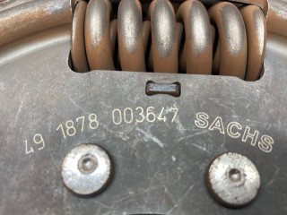 Диск сцепления, ориг. номер 3767, 1846416, 1878003647, 1878003767, 200767, 343021110, 1801878003767, CD8003767, 43383000, 8304751SX, 051448, 1846416R, 70110404, 500059768, 000003767, SK248001601, TCZ1049AU, T20481002, 491878003647, BTZ20001, 1714249R, 041550, 555314, 9297, 02303E, 105192, 040548, 2018001038, 2018001074, CKZ1219AH, M9130016, 0002722606, 1878004573, Z41003, 1878003767K, DAF XF 105