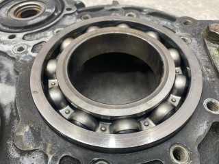 Крышка задняя кпп ZF, ориг. номер 1670949, 81321030188, 95535786, 1377182, 6085201079, 6085401169, 0196283, 42550122, 42534811, 95006154, 1315201192, 1315201193, 5001866449, 5001853421, 81321030172, DAF
