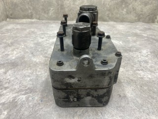 Головка воздушного компрессора, ориг. номер 1696197, 80870, 9125180040, 161210, 1600120001, 542131, 542170, 9125189202, 0105097, M7001202, 160010086, S161052, 1696197R, 010509710, 8525374SX, KSM5180040, 1687079, 9125180000, 1674920, RT24068KY, 160101053, 160011016, T03261003, 912518004R, 50AC059, 9125180030, K148873N50, 092183, SK682001201, SK682001201PL, 235011000, LAC2801, 67A040R, 9125180020, 059122, 179636, 33630003, 160010101, 235012000, 9209125180040, TT0172001, 9125180010, 06014002, 1679247, RK01566, M7011001, 092223, S160859, 061320XF1050, 160100890, 8527885SX, 1679247R, 50CHF32, KY106032, 160011032, SK677000401, 220339, SK677003901, 80910, 3435, 235011200, 61320XF1050, EKWA98CH, 011300360, 1696197CULATA, BK8501894, 1679247A, 1622355CULATA, 1674920CULATA, 1681561CULATA, 1687079CULATA, 179611, 1624400, KY101059, 200082, DAF XF105