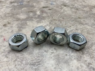 Гайка карданного вала, ориг. номер 125445, 101880, 104134, 0697905, 72101018, T18726001, 900617, 16465, 990971, 990943, 104066, 234118, 0252731482, 8902334SX, 979020, 59323, 7400990971, 031714, 5003032243, 815126, SK787004601, 0032014, 815135, 031714092250, 03171400550, 0324014, 16734, 16733, 16730, 394656, 7400990943, SK787005801, 17043135, 031714005100, 032214, 03201400550, 0317014, 031701400525, 032214005100, 03221400550, 032214092100, 03261409050, 0324014090100, 032414, 032414005100, 03241400550, 032614, 03261400550, 979920, 0318659, 971097, VO979920ST, VOE979920ST, 1114067, Scania P/G/R/T