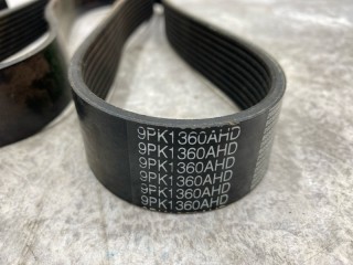 Ремень поликлиновый, ориг. номер 9PK1358HD, Z23005, 9PK1358, 9PK1360AHD, 1987947378, 1917629, 0901358SX, M6310233, 9PK1360ESXS, 9PK1360, 48449, 541590, SK773001201PL, 1833079, 130065028, 130065045, E4750008, 9PK1358TRUCK, 05225301, 1884147, 90514, W9PK1358, 8PK1360, 9PK1358TM, 052253, 16046RS, 19879473784N3, 9PK1358TOYO, 231358, 0867966, DAF XF105