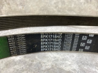 Ремень поликлиновый, ориг. номер 27817, 8PK1715HD, 8PK1716HD, 1393365, 0801715SX, 20430380, 8PK1715, 541411, 1987947058, M6310173, 8PK1715ES, 0319067, 8PK1720, 8PK1720HD, 29067, KDB098STD, 08073100A, 3289157, 8PK1725, 8PK1716, SGSB3140, 981723, 03401401, 8PK1720L, 10348, 2781701, 0500081720, 51968200367, 3911579, 1718K8TK, 8PK1714, Z22976, SK773002401PL, 8PK1725A, 3911620, 6732613871, DB380, 3806076, 8PK1718, 8PK1720EPDM, 034014, LEM8PK1720L, 80074, 15083RS, 6819970293, 8PK1718TM, 8PK1715TM, 215418, 10256500, R135568, VO20430380BQ, VO981723BQ, 8PK1715SCC, F716200040020, 0373852, 4933315, VOE981723, 10349, B088PK1715, B088PK1720, 9PK1720, 127110046, 127110051, 129859718, R136535, 340811001715, Volvo FM12