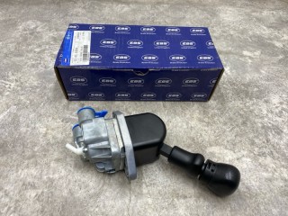 Кран ручника, ориг. номер DPM90DSX, DPM90DA, 1734006, 1389079, 2122981, DPM90DS, 1734008, 113719, 12071004, 2324301, M7100650, PRO6450050, 091099, 2231930, SK305001101, 82484, 9617231300, 1935573, 216132, 05868558, K017050, 570137, 8519592SX, 1336128, 20651E, 2224543, D0661, 04439010, Z10222, 04439060, 2231941, 2122593, S280842, TM1524301, 2324812, 0964740, 570228, PN10187, 0610000001, 91099, 5868558, 05000458, 9617231270, 0370172, 08469800A, T03611001, 04425300, 05379558, 1339079, 0607231300, 20246283, DAF XF95 2002-2006