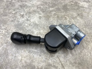 Кран ручника, ориг. номер DPM90DSX, DPM90DA, 1734006, 1389079, 2122981, DPM90DS, 1734008, 113719, 12071004, 2324301, M7100650, PRO6450050, 091099, 2231930, SK305001101, 82484, 9617231300, 1935573, 216132, 05868558, K017050, 570137, 8519592SX, 1336128, 20651E, 2224543, D0661, 04439010, Z10222, 04439060, 2231941, 2122593, S280842, TM1524301, 2324812, 0964740, 570228, PN10187, 0610000001, 91099, 5868558, 05000458, 9617231270, 0370172, 08469800A, T03611001, 04425300, 05379558, 1339079, 0607231300, 20246283, DAF XF95 2002-2006