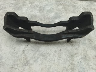 Скоба суппорта, ориг. номер 1689314, K011479, 521250, 20241, 10513, 1622787, 8573304SX, M2910415, T10541001, E5700282, 81566, 081010336, 092404, ECKK646, K001528, 31001E, 101962, 13519218, 1366012S, 1366013S, 1366014S, 1366015S, 1387447S, 1388273S, 1388274S, 34601362, 0247322, 97483CS, CT15901, 02022E, 1001040277, 160100278, 34601999, DAF XF105