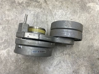 Натяжитель ремня, ориг. номер 1695242, 2163127, 950684, YD138664, 74944, APV2813, 541461, 40126, T38664, K017PK1690HD, 400246, M6411006, 14340000003, 062050XF1050, 10013100A, VKMCV57004, 8167725SX, 51017513, 51117130, DFBT0005, T04131002, 534058810, 051141, Z11512, CM6001, 05201E, 542516, YM138664, 1627625, GTZ1602NQ, HTPDF163127, 1694953, SK774000701PL, 331060003, ADT0261, 901200, HB298, G170104005, 19207302, BSG05615002, OR420004, 051425, 383720, 2028SN, S640002, 080508320020, 5340588100, R0381, BK7400017, 01627625, 01694953, ZQ00717980, 154207, 11701036, 130065008, E4721009, G170101005, 130064019, E4750002, 16280VLT, YP041, LT21910100022, 40126F, 4500233, 4500193, 7PK1750TOYO, D1752, 200593382, 854220291, 5201E, DAF XF105 XF95
