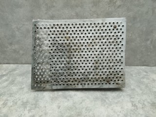 Крышка аккумуляторной батареи, ориг. номер 1693114, TD0661030, 1686765, 1791917, 1946575, 0308103010, 7944110, 18500204, 74581, 581001, AC1693114, TD06610300761002, T04431002, D707112, 100410019, SP40230050, SA2D0440, 74581U, 21955E, T150018, 46666001, GK122649, TD04C026001, 16795BS, DFBODY752, SK804000101, 1667885, ABR1693114, DAFBC002, 1693131, 20010408D, 0198674, 1507140154, S161012, TD0661030076100, TD0761002A, 5297190, 0693911, DAF XF105