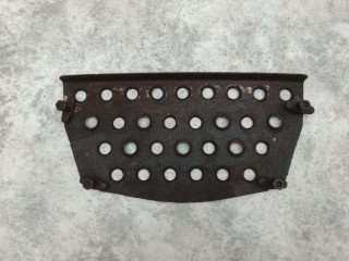 Накладка на подножку, ориг. номер 81615105187, 18200056, SP40080020, TD0757020, 66683, AC81615105187, 100705187, 381112, 8723143SX, M3091409, XXL216, TM04C019001, T07113002, MNBODY25, SA2D0229, 21118E, 0303302010, MANS001L, 20011223D, GK122071, SK459007201, 1507080521, SK477005301, 200048, T340053, MXX310, 303302010, M5005069, 320J01, BK9002007, 0229934, S111866, PRC400269, 9190105187, 21146E, 21178E, MNG133B, MN7205, QJ07C018001, MAN TGX 2007-2026
