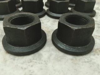 Комплект гаек, ориг. номер 54253101040, 81455030056, M4000102, M4000101, M4000111, H2400000, 01352E, 01353E, T01228003, T01224001, 0526054100, AS290021, 90000057, 938653104038, SK787003501, RB3104008, 70190104, 70190105, M4000124, 22499AJ0097, 920003, 04029, 90000025, 93865310403801, WG9525410010, OR840113, 60165, 020451, WN308, 440121, 10308, 90000026, 938653101038, 90000058, 93865310403802, A0004010672, EIW0801002, 92000880302, MAN TGX 2007-2026