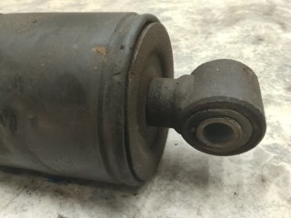 Амортизатор кабины, ориг. номер 20736, 35310, 1319672, 1817662, CB0235, 1387327, 1623464, 315587, K0130110005, T00031003, R04402, 565004, 5003250170, 895173, 05020901, 8703306SX, DFCS0013, 053156, AC7001, LT85110210004, 117006, 1337159, EIF0312780, TD0661083, 050209, 1151102, 01703E, G160210026, 20077, MSS017350, M6000732, 895173R, 030060101, CB0044, 090011017, SK469010301PL, Z00006, TM7100235, 0701315587, 030060038S, 414337, BK9500173, 46066007, 030060101S, 40180, MSS017352, 4386041720, 5020901, PY6285901, D017, 565017, SC010, 0805010080, 53156, 030060038, 312780, MC014, 090707950169, 90707950169, 180500100401, FE35310, 6001623464, S3760026000, 10314600A, 090707950169Z, 2714018, 30G430, 4386040440, 0334256, E5662012, 400017, PY6285901PM, 30060101, S160198, 9200312780, E0800025, 090700270001, ULU8122, DAF XF105 2013-2026