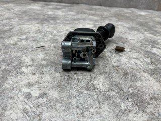Тормозной кран, ориг. номер DPM90DSX, DPM90DA, 1734006, 1389079, 2122981, DPM90DS, 1734008, 114533, 113719, 12071004, 2324301, M7100650, PRO6450050, 091099, 2231930, SK305001101, 82484, 9617231300, 1935573, 216132, 05868558, K017050, 570137, 8519592SX, 1336128, 20651E, 2224543, D0661, 04439010, Z10222, 04439060, 2231941, 2122593, S280842, TM1524301, 2324812, 0964740, 570228, PN10187, 0610000001, 91099, 5868558, 05000458, 9617231270, 0370172, 08469800A, T03611001, 04425300, 05379558, 1339079, 0607231300, 20246283, 1389075, 1389075R, 1389080, R21800, DAF XF105