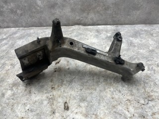 Кронштейн бампера правый Renault Premium, 82317469