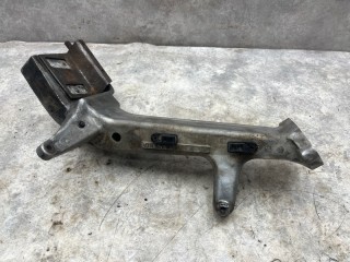 Кронштейн бампера левый Renault Premium, 7420819616