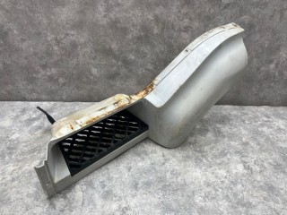 Корпус подножки левый, ориг. номер 5010225083, 5010468635, 8717442SX, 67701, T03455001, TD0858009AL, AC5010468635, 0303700911, 385201, 18800050, SK477015101, 670432, RNBODY115, SK459006101, 5010353003, TR06C010001, 16314BS, TD0858009L, 677011, 677012, 33342EX, R002041, 67701Y1, 67701Y2, 20017224D, T510041, R808077, CORRVI635L, 932047E, RVISP016L, Renault Premium