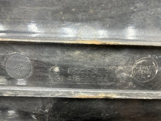 Крышка ящика АКБ, ориг. номер 81418600144, TD0657021, 18200167, 8719006SX, S111955, 66782, SK468002001, TM03C022001, T330019, 336001, 81418600274, M5005334, SP40230040, AC81418600144, MNBODY250, TD0657021A, T04433004, 200456, OR269003, 0308302110, GK122018, SA2D0240, 100700011, 46633002, SK809003101, KBG1110, 0308000004, 667821, 1507140069, HTPMN8600144, 310J3EX, 16297BS, TD0657021B, MANBAC002, 269003, 8719006, 20011435D, 66782Y1, 5230281551, 9870590030, KOM5005334, 0211835, 336001OE, PRC400832, BK9001489, 22015E, MAN TGS 2007-2026