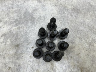 Комплект болтов, ориг. номер 06028135013, 20057, 400821, 19413, T18473005, 020057, 51522, 06028143013, 6028135013, 389623, 40200085, 06028159013, 02631164000550, 026311640, 06027911211, 06027915211, 06028161013, 8900403SX, 04238, Z63124, 03006100A, 6028143013, S110064, 4238, 04238F, 06027925211, N1011057376, BK9002564, 64900200213, MAN TGS 2007-2026