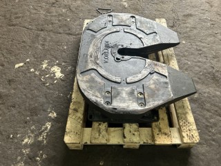 Седло, ориг. номер 1533637, A0003151692, 1353631, F2T2G20V, M2402150, 21505000, EIFW37C150Z, JSK37C150Z, M2408004, 662129084, SPC7D002, AUC7D150, 3172645, JSK37C150ZTA, JSK37C150ZJTA, JSK37C150, JSK37C150ZJ, 1901124, 5410270201001, 662129038, 0003151692, JSK37C150J, 662129047, JSK37C020C6AA, 1614098, 45104270007690, A0123050744, 55R-0110381, SK536000501, 0003157192, JSK37C020O1CL, JSK37C020P3AI, JSK37CO20U2AA, JSK37C150WJ, A0003157192, 54402702010PK, JSK37C150W, 7403172645, JSK37C020P1AI, 015226, 10043636A, 10043636AOEM, 3021137160, 41284479, 5000790051, 3110211310, 3110021131, 1355631, 8713300SX, 3021137169, 52193002601, 10043636, AUC7D150C, AUC7D150CA, AUC7D150CAP6, AUC7D150CP6, AUC7D150P6, 5010147508, VORLANDIF2T2G20V, JSK37CZH150, KAMAZ 5490