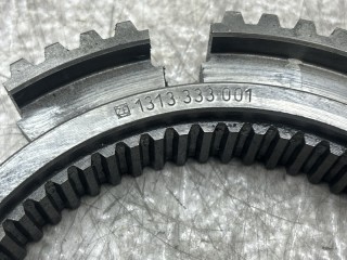 Ступица синхронизатора КПП, ориг. номер 351002, 1313333001, K2000185, 157182, 0069909, 95570993, 93163920, 81324200152, T18052, 195570993K, M057411, 5001831875, 1313333001ZFR, 20853013, 1332612300, 027340, 195570993, T3333001, 069909, 1313333001U, WG97252203763161, 113340, 1313333001ZF, DAF MAN RENAULT IVECO