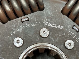 Диск сцепления, ориг. номер 200933, 1738830, 430019L3040A, 1878003647, 2136186, 1878054933, 1663224, 1689108, 200102, 4637, 1878003767809, 2273321, 550000, 6038, E3310001, E3310014, 000054933, TCZ1056AU, 343020410, M9130006, CD8054933, 08015500A, 1801878054933, SK248002601, 051104, 8303664SX, Z41000, 061118, 8303566SX, 491878003647, 105032, 053227, TCZ1297AU, 1303560, 1813471R, E3310017, CD8003647, 000003647, 1287597, 1342345, 1385522, 43343000, 1362759, 8304789ASX, 1239659, 1347673, TCZ1056AH, 08022300A, 1738830R, 550050, 1813471, 8304789SX, TCZ1056YK, 1342345R, 0690118, 807503, 1362759R, Z41002, E3310002, 1878000298, 8303664ASX, 105052, 1380002, 3430204100, 8303568SX, 643341300, 73703, 1716690, 2296056, 139202, 3430217100, 02307E, 08026600A, AZ9114160020, 1878054933N, 1878040601, 8303564SX, 1380002R, 550057, 6208, 3430029100, 1801878003647, 8304788SX, 2018001017, 1689109, 343002910, 491878003384, 064457, 4452S, GW10TR002, 491878054933, 1878054905, 1689109R, 018000205, 3430154100, 1878003647N, DAF XF105