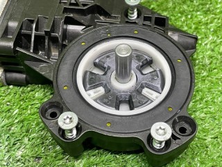 Моторчик стеклоподъемника передний левый, ориг. номер 5079055300, Geely Tugella 2019-2023