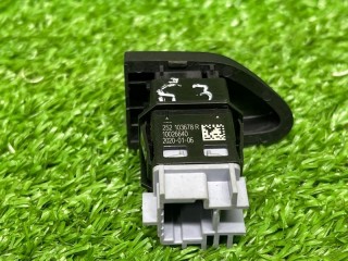 Кнопка центрального замка, ориг. номер 252103678R, Lada XRAY CROSS