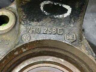 Кулак поворотный передний правый, ориг. номер 7H0407258G, Volkswagen Transporter T5 2002-2009