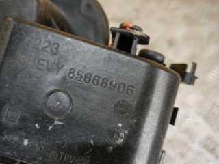 Лючок порта зарядки, ориг. номер 85668906, Chevrolet Equinox EV 1 поколение 2024-2026