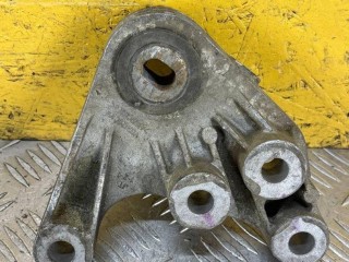 кронштейн коробки (балка кпп), ориг. номер 22937313, Chevrolet Malibu 9 поколение 2015-2018