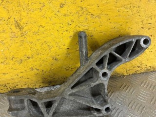 кронштейн коробки (балка кпп) Opel Astra H [рестайлинг] 2006-2014, 13125634