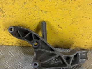 кронштейн коробки (балка кпп) Opel Astra H 2004-2007, 24459826