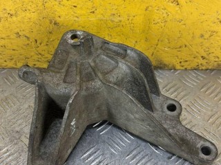 кронштейн коробки (балка кпп) Chevrolet Cruze 1 поколение 2008-2012, 13248663