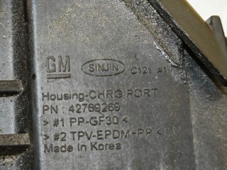Лючок порта зарядки, ориг. номер 42769269, Chevrolet Bolt EUV 1 поколение 2021-2023