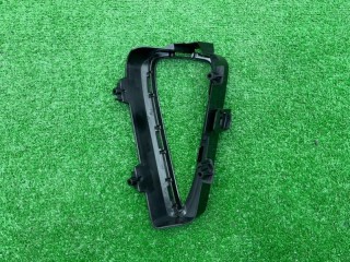 Крепление поворотника переднее левое, ориг. номер 8148233080, Toyota Camry V55 2014-2017
