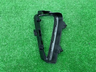Крепление поворотника переднее правое, ориг. номер 8148133080, Toyota Camry V55 2014-2017