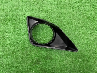 Рамка противотуманки передняя правая, ориг. номер 8148112090, Toyota Corolla E150 2006-2010