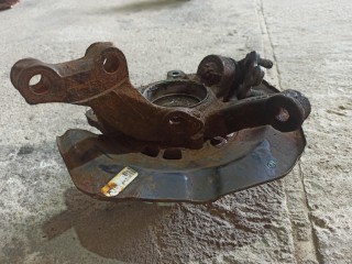 кулак передний левый, Toyota Sienna 2 поколение XL20 [рестайлинг] 2006-2009