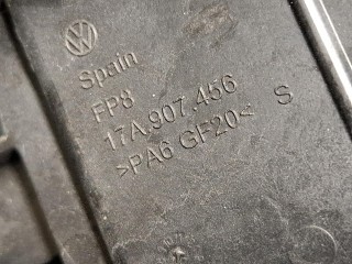 кронштейн (крепление) правый, ориг. номер 17A907456, Volkswagen Jetta 7 поколение 2018-2022