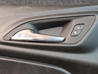 обшивка двери передней левой, ориг. номер 42851044, 42851016, Chevrolet Trax 2 поколение 2023-2026