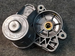 моторчик стояночного тормоза левый заднего левого, ориг. номер 5QM615405, 5QM615405R, Volkswagen Taos 1 поколение 2020-2024