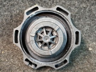 крышка (пробка) расширительного бачка, ориг. номер 13502353, Chevrolet Equinox 3 поколение [рестайлинг] 2021-2024