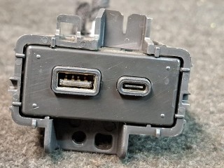 разъем AUX / USB, ориг. номер 13549941, Chevrolet Trax 2 поколение 2023-2026