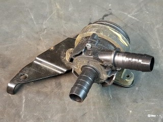 насос антифриза дополнительный, ориг. номер L1M318D473BAC, Ford Explorer 6 поколение U625 2019-2024