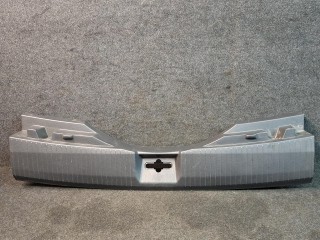 накладка внутренняя на заднюю панель кузова, ориг. номер 849926RR0A, Nissan Rogue T33 2020-2024