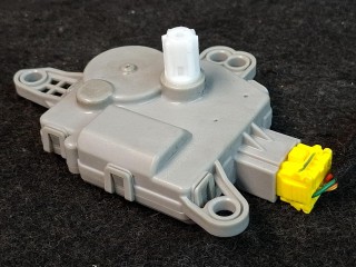 моторчик заслонки печки, ориг. номер EA1F1-DN8AB02, PI2A6027, Kia K5 3 поколение 2019-2024