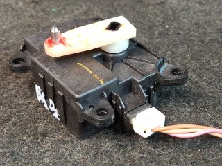 моторчик заслонки печки, ориг. номер 277306RF0A-GG, Nissan Rogue T33 2020-2024