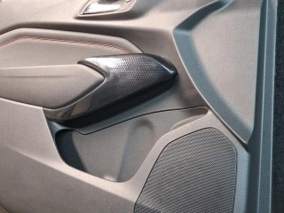 обшивка двери передней левой, ориг. номер 42851044, Chevrolet Trax 2 поколение 2023-2026
