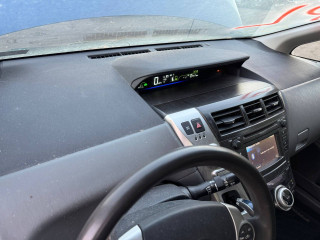 Toyota Prius V 1 поколение ZVW41 2014г. 1.8 л. - фото №12