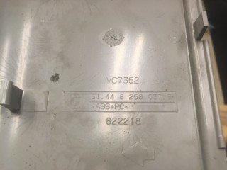 Накладка плафона, ориг. номер 51448258037, BMW X5 1999-2003