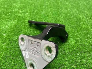 Петля крышки багажника, ориг. номер M8E2429A14AC, Land Rover Range Rover 2021-2026