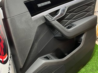 Обшивка двери передней правой (дверная карта), Volkswagen Touareg 2018-2023